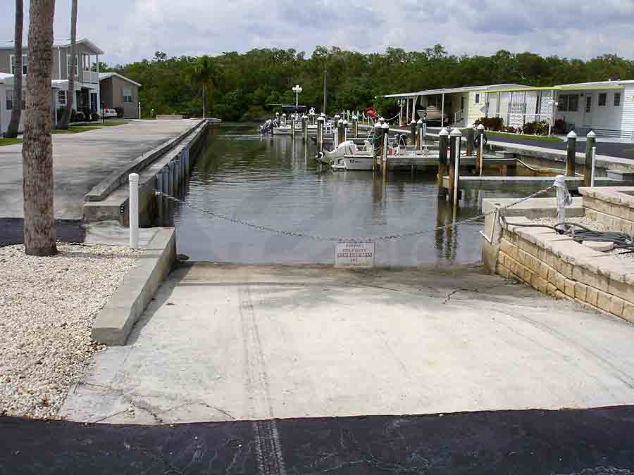 RIVERBEND MOBILE HOME PARK View of Water